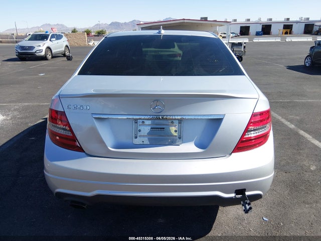 2013 Mercedes-benz C 250 Luxury/sport მანქანა იყიდება აუქციონზე, vin: WDDGF4HBXDA779584, აუქციონის ნომერი: 45315308