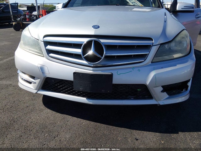 2013 Mercedes-benz C 250 Luxury/sport მანქანა იყიდება აუქციონზე, vin: WDDGF4HBXDA779584, აუქციონის ნომერი: 45315308