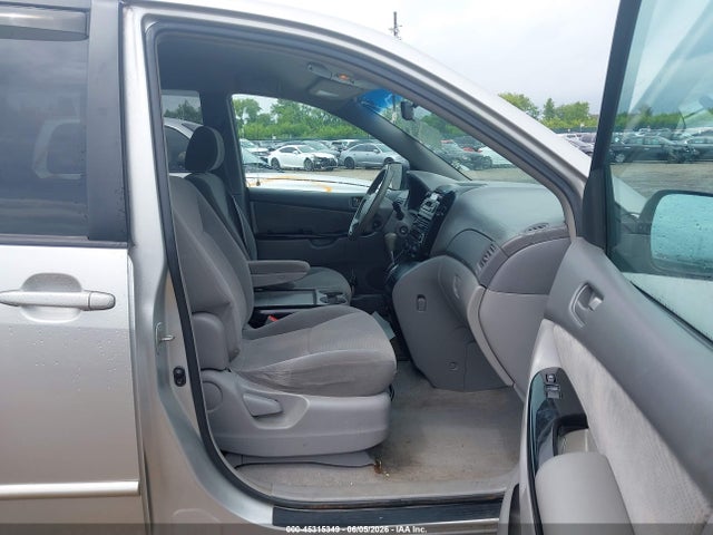 45315349 :رقم المزاد ، 5TDZA23C94S056382 vin ، 2004 Toyota Sienna Le مزاد بيع
