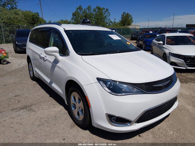 2020 Chrysler Pacifica Hybrid Touring L მანქანა იყიდება აუქციონზე, vin: 2C4RC1L79LR199444, აუქციონის ნომერი: 45315446