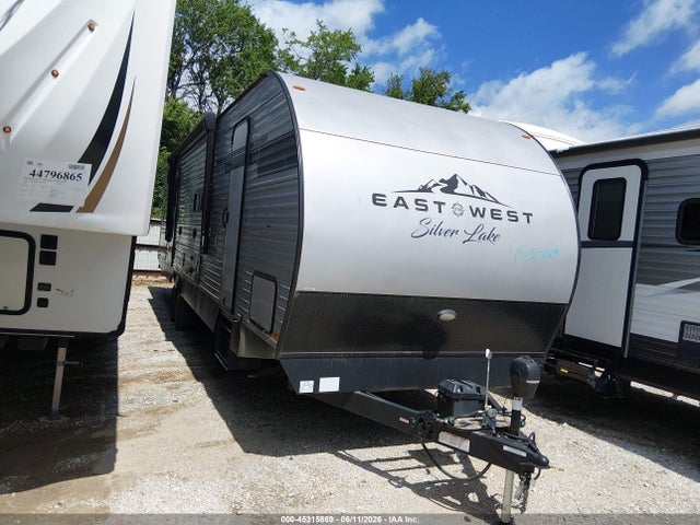 East To West Silver Lake 2024 5ZT2SKWB2R9014058 главное изображение