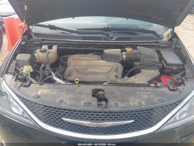 45316063 :رقم المزاد ، 2C4RC1BG7HR702333 vin ، 2017 Chrysler Pacifica Touring-l مزاد بيع