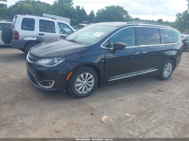 45316063 :رقم المزاد ، 2C4RC1BG7HR702333 vin ، 2017 Chrysler Pacifica Touring-l مزاد بيع