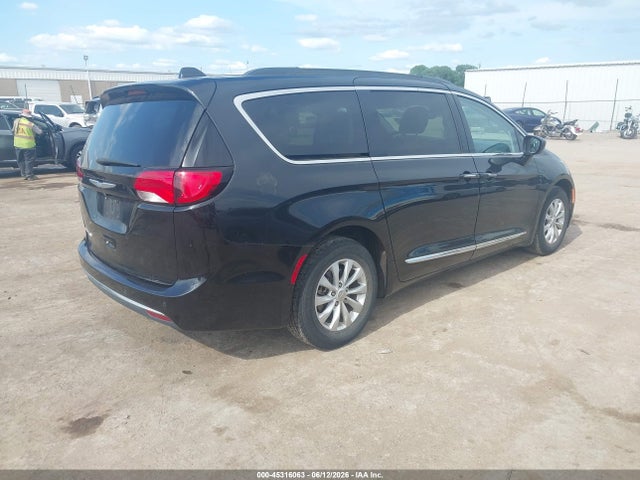 45316063 :رقم المزاد ، 2C4RC1BG7HR702333 vin ، 2017 Chrysler Pacifica Touring-l مزاد بيع