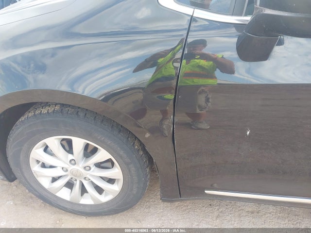 45316063 :رقم المزاد ، 2C4RC1BG7HR702333 vin ، 2017 Chrysler Pacifica Touring-l مزاد بيع