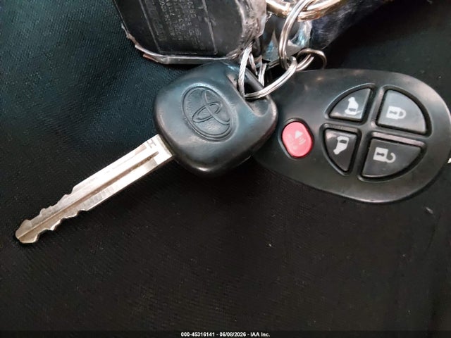 5TDKZ3DC1HS814493 Toyota Sienna Le 8 Passenger