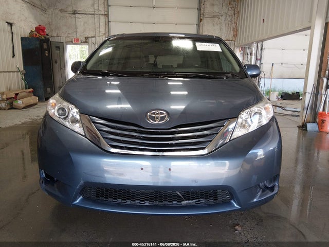 5TDKZ3DC1HS814493 Toyota Sienna Le 8 Passenger