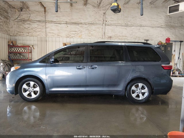 5TDKZ3DC1HS814493 Toyota Sienna Le 8 Passenger