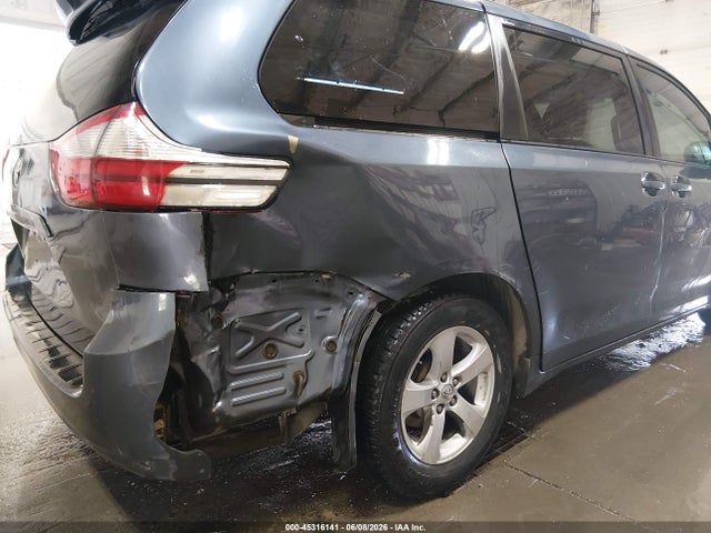 5TDKZ3DC1HS814493 Toyota Sienna Le 8 Passenger