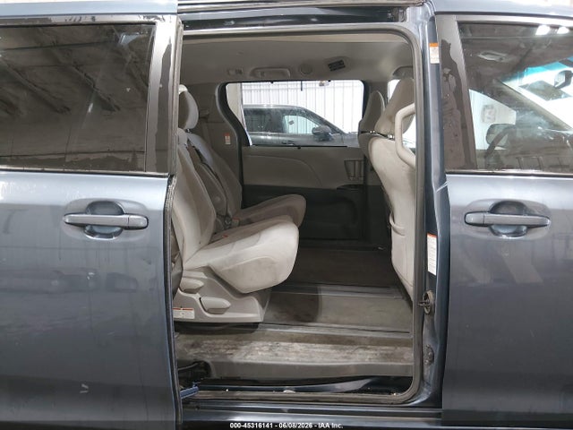 5TDKZ3DC1HS814493 Toyota Sienna Le 8 Passenger