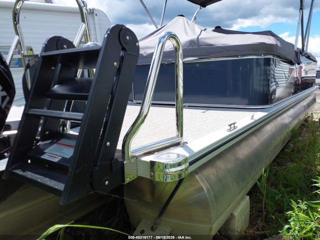 Tahoe Pontoon 2025 DVN70061B525 Image 4