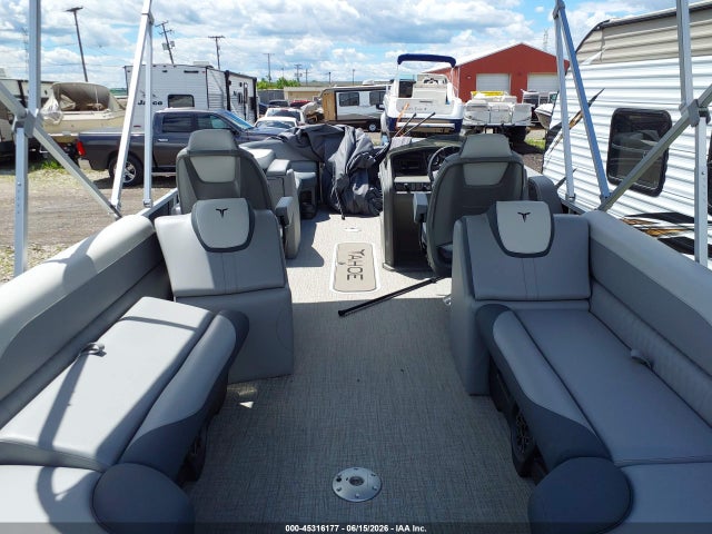 Tahoe Pontoon 2025 DVN70061B525 Image 5