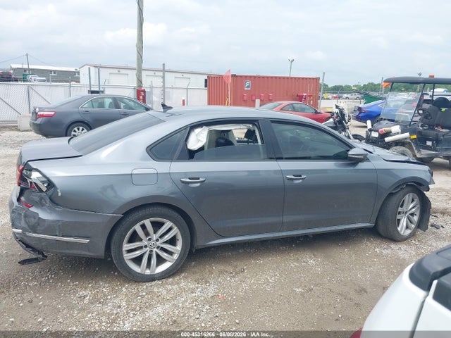 Продаж на аукціоні авто 2019 Volkswagen Passat 2.0t Wolfsburg Edition, vin: 1VWLA7A34KC003736, номер лоту: 45316266