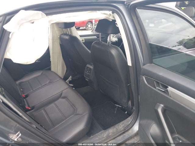Продаж на аукціоні авто 2019 Volkswagen Passat 2.0t Wolfsburg Edition, vin: 1VWLA7A34KC003736, номер лоту: 45316266
