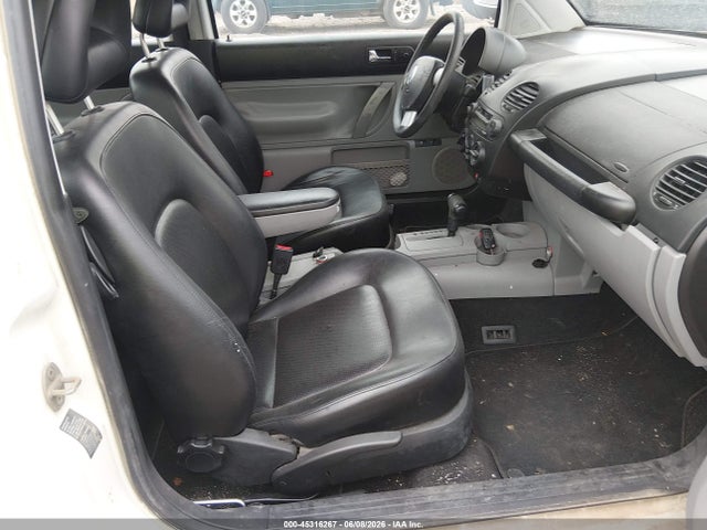 2000 Volkswagen New Beetle Gls მანქანა იყიდება აუქციონზე, vin: 3VWCC21C3YM454760, აუქციონის ნომერი: 45316267