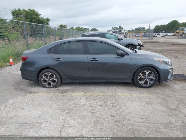 45316292 :رقم المزاد ، 3KPF24AD7ME334939 vin ، 2021 Kia Forte Lxs مزاد بيع