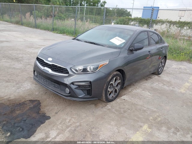 45316292 :رقم المزاد ، 3KPF24AD7ME334939 vin ، 2021 Kia Forte Lxs مزاد بيع