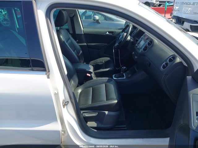 45316448 :رقم المزاد ، WVGAV7AX0BW505462 vin ، 2011 Volkswagen Tiguan Sel مزاد بيع
