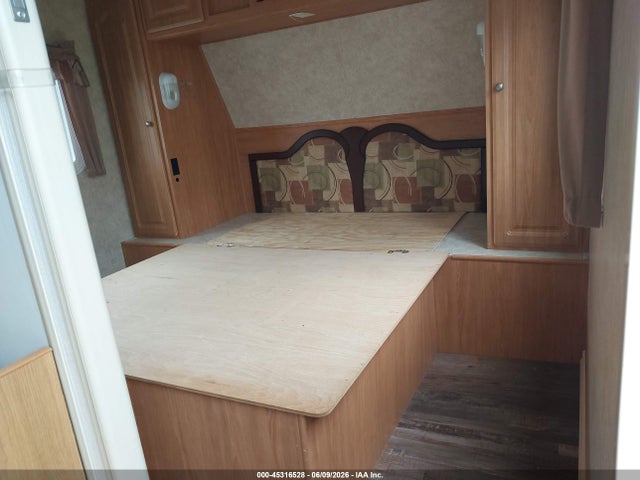 2007 Forest River Surveyor მანქანა იყიდება აუქციონზე, vin: 4X4TSVA247L010389, აუქციონის ნომერი: 45316528