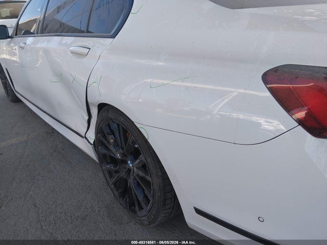 BMW 750i Xdrive 2021 WBA7U2C02MCG00078 Image 18