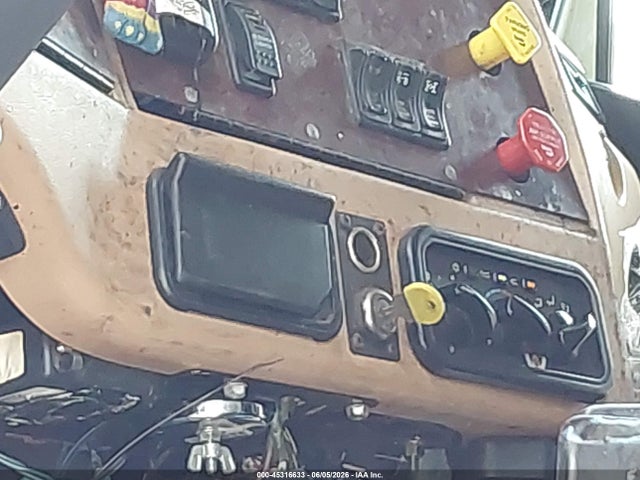 45316633 :رقم المزاد ، 5KJJBHDR1KLKL9647 vin ، 2019 Western Star 5700 Xe Set Back Axle W/sleeper مزاد بيع
