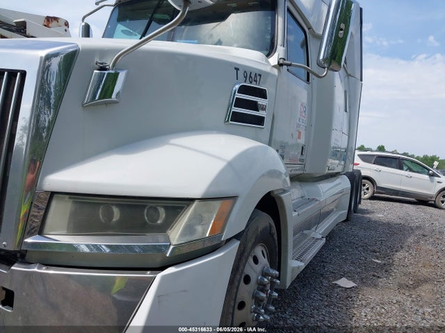 45316633 :رقم المزاد ، 5KJJBHDR1KLKL9647 vin ، 2019 Western Star 5700 Xe Set Back Axle W/sleeper مزاد بيع