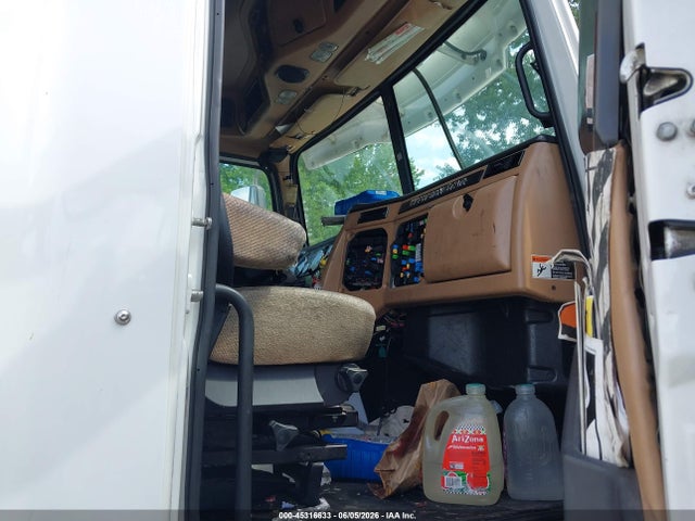 45316633 :رقم المزاد ، 5KJJBHDR1KLKL9647 vin ، 2019 Western Star 5700 Xe Set Back Axle W/sleeper مزاد بيع