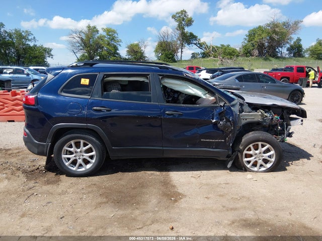 1C4PJMAB8GW192990 Jeep Cherokee Sport