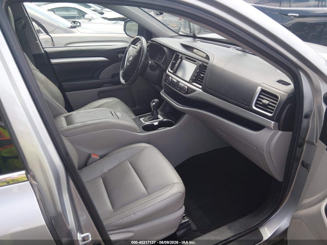 Продаж на аукціоні авто 2016 Toyota Highlander Xle V6, vin: 5TDJKRFHXGS352316, номер лоту: 45317127