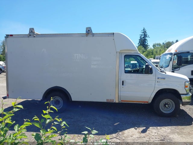 Ford E-350 Cutaway 2015 1FDWE3FL8FDA20699 Image 16
