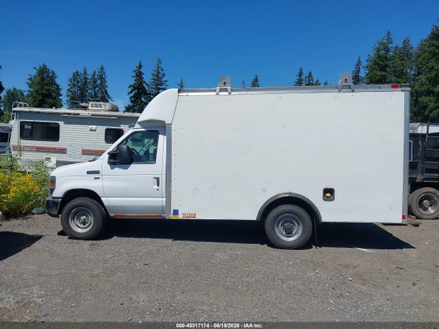 Ford E-350 Cutaway 2015 1FDWE3FL8FDA20699 Image 17