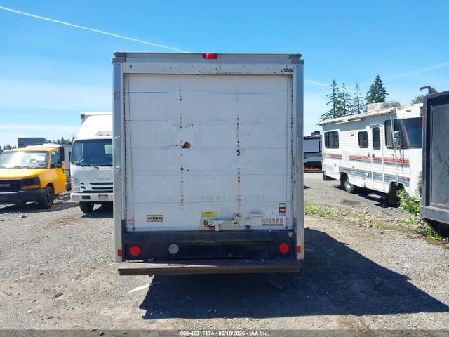 Ford E-350 Cutaway 2015 1FDWE3FL8FDA20699 Image 18