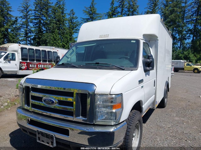 Ford E-350 Cutaway 2015 1FDWE3FL8FDA20699 Image 2