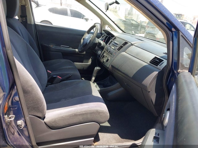 45317198 :رقم المزاد ، 3N1BC13E68L358783 vin ، 2008 Nissan Versa 1.8s مزاد بيع