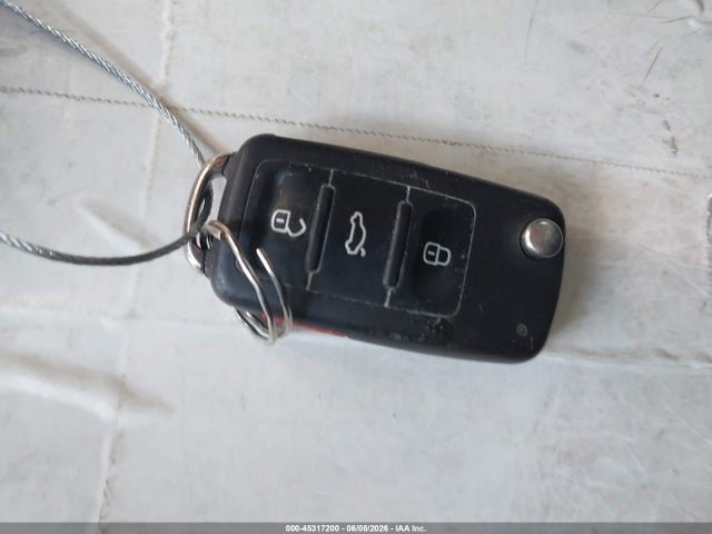 Продажа на аукционе авто 2013 Volkswagen Beetle 2.5l, vin: 3VW5P7AT8DM812536, номер лота: 45317200