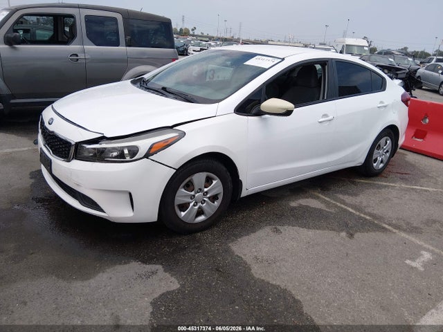 KIA FORTE LX 2018 3KPFL4A74JE220948 Image 2