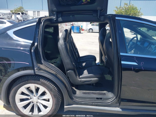 45317478 :رقم المزاد ، 5YJXCAE24JF138343 vin ، 2018 Tesla Model X 100d/75d/p100d مزاد بيع