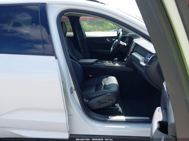 YV4L12RK6R1774736 Volvo Xc60 B5 Core Dark Theme