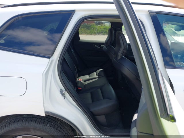 YV4L12RK6R1774736 Volvo Xc60 B5 Core Dark Theme