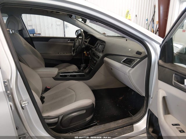 Продажа на аукционе авто 2015 Hyundai Sonata Se, vin: 5NPE24AF3FH077886, номер лота: 45317729