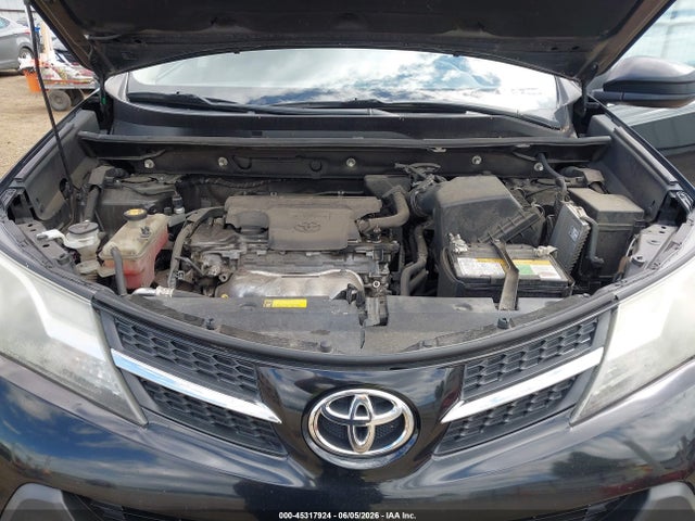 2T3BFREV0EW142383 Toyota RAV4 LE
