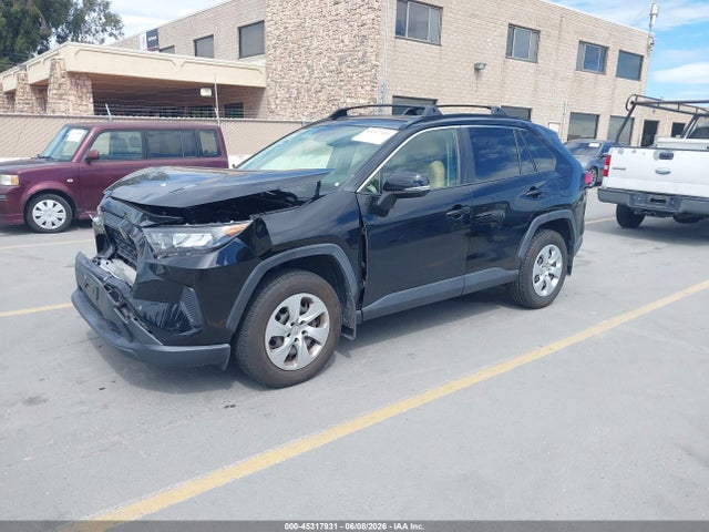 Toyota RAV4 LE 2020 JTMG1RFV9LD063758 Image 2