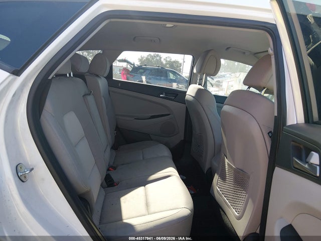 KM8J23A4XHU284836 Hyundai TUCSON SE
