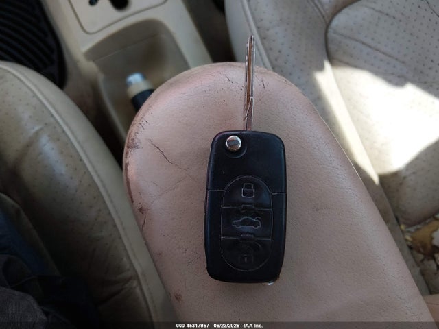 2000 Volkswagen New Beetle Glx მანქანა იყიდება აუქციონზე, vin: 3VWDD21C7YM422606, აუქციონის ნომერი: 45317957