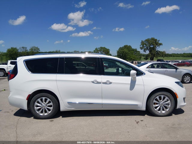 Продаж на аукціоні авто 2018 Chrysler Pacifica Touring L, vin: 2C4RC1BG8JR287691, номер лоту: 45317978