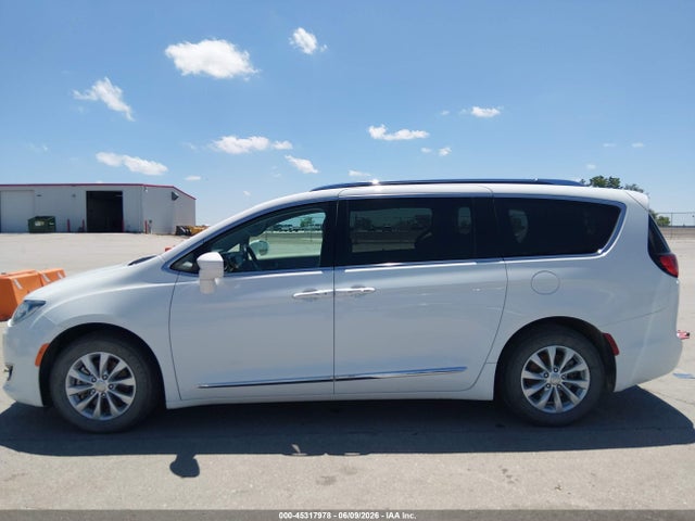 Продаж на аукціоні авто 2018 Chrysler Pacifica Touring L, vin: 2C4RC1BG8JR287691, номер лоту: 45317978