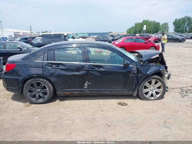 45318029 :رقم المزاد ، 1C3CCBBB8CN189216 vin ، 2012 Chrysler 200 Touring مزاد بيع