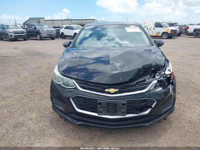 45318071 :رقم المزاد ، 1G1BC5SM8J7215446 vin ، 2018 Chevrolet Cruze Ls Auto مزاد بيع