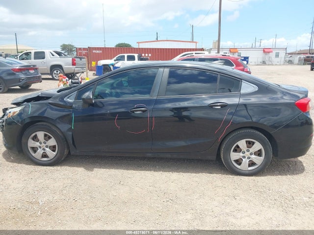 45318071 :رقم المزاد ، 1G1BC5SM8J7215446 vin ، 2018 Chevrolet Cruze Ls Auto مزاد بيع