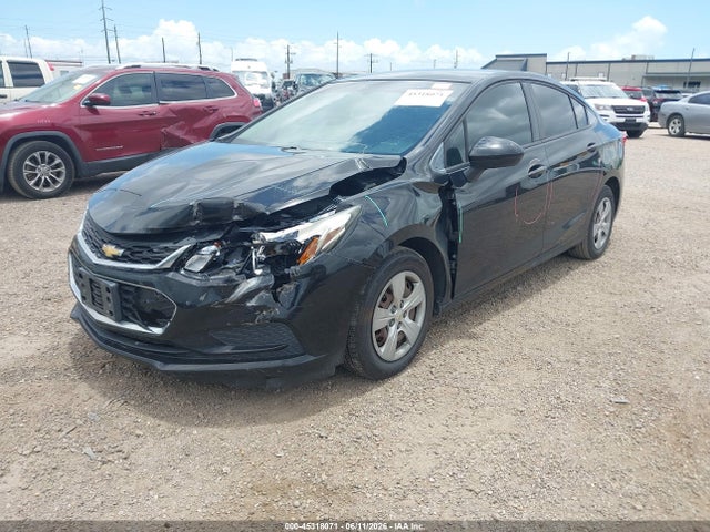 45318071 :رقم المزاد ، 1G1BC5SM8J7215446 vin ، 2018 Chevrolet Cruze Ls Auto مزاد بيع